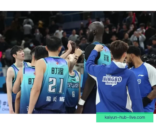 穆里奇进球后泪洒赛场激动表达我也是人展现真实情感